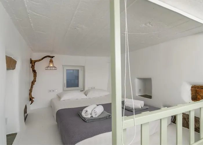 Akrogialis Sirma Klima Tatil Evi Adamantas (Milos)