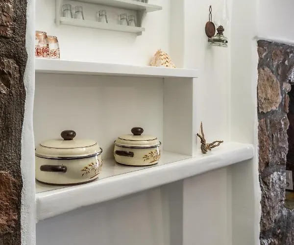 Akrogialis Sirma Klima Tatil Evi Adamantas (Milos)